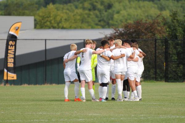 MensSoccer_TeamHuddle_2024_Sept